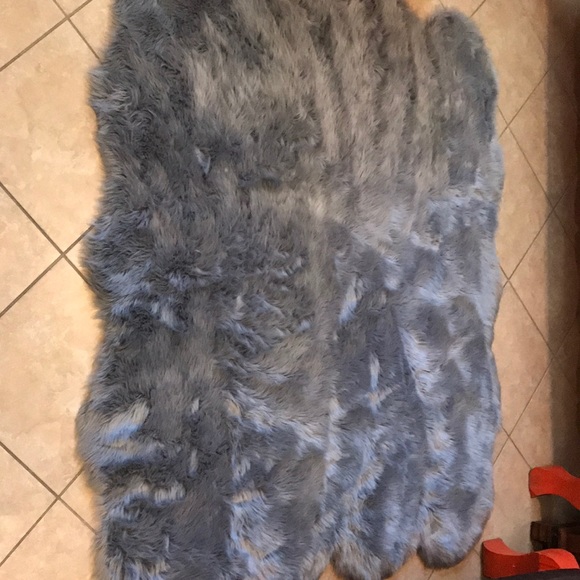Faux Fur Rug - Picture 3 of 6